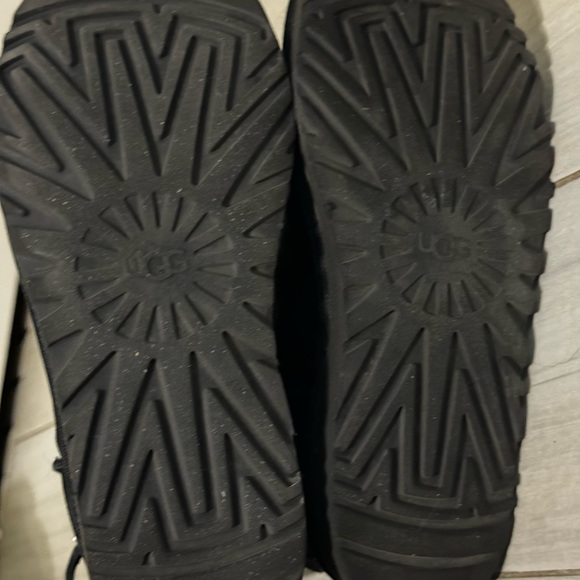 UGG BOOTS LIKE NEW-unique with sparkle bands - Picture 4 of 4